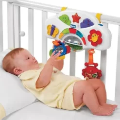 Гимнастическая стойка Chicco в кроватке
